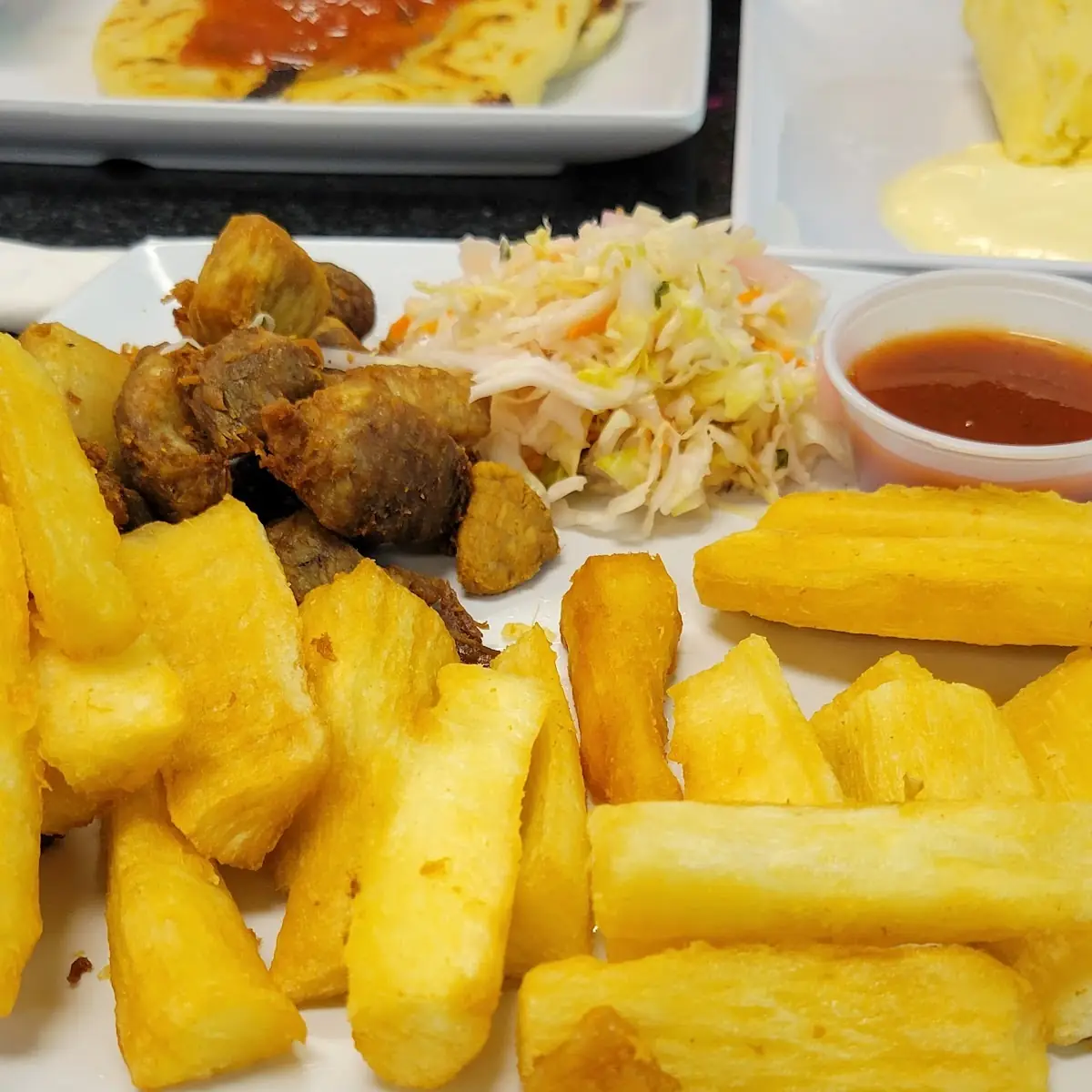 Chícharron Con Yuca Frita