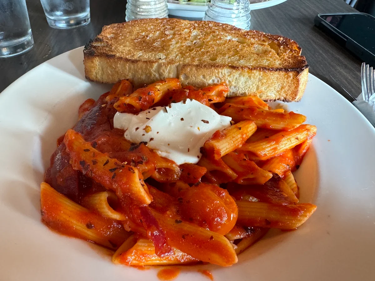 Penne Arriabiata, Vic Social