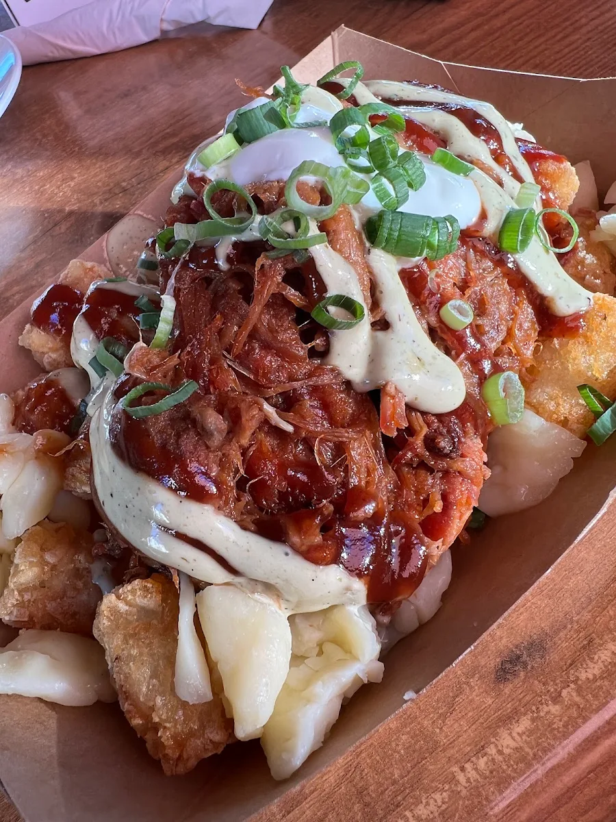 Smokehouse Poutine, Vic Social