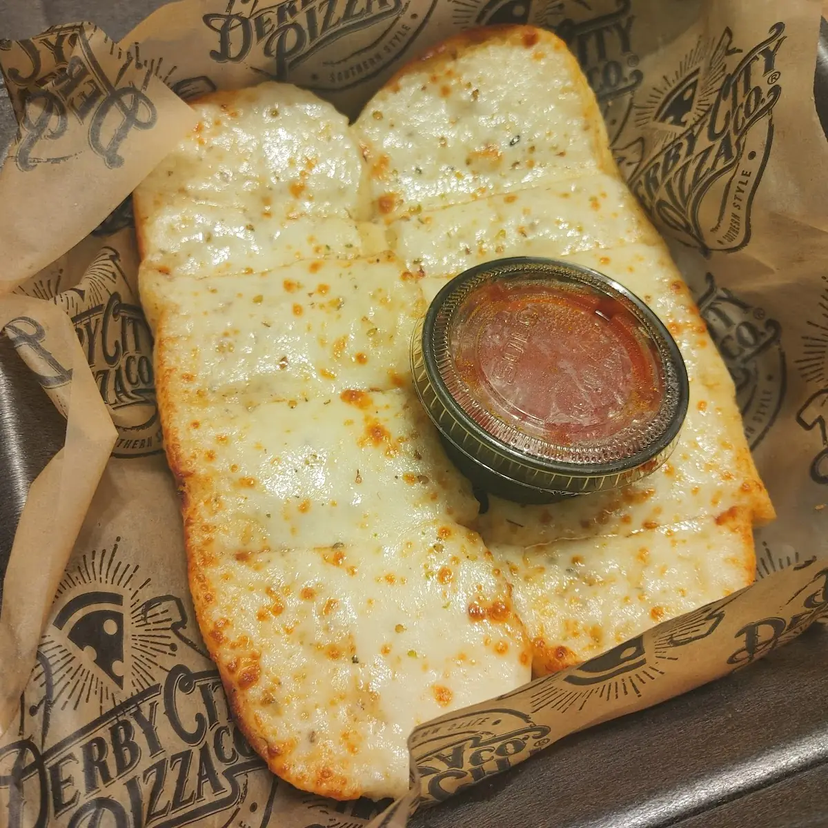 Cheesy Bread with Marinara Sauce