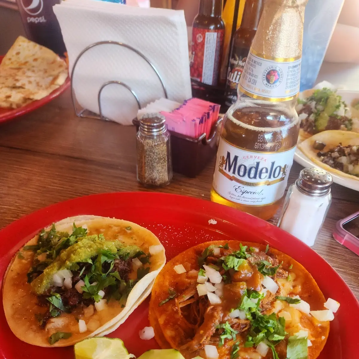 Quesa Birria Taco Y Taco De Cabeza