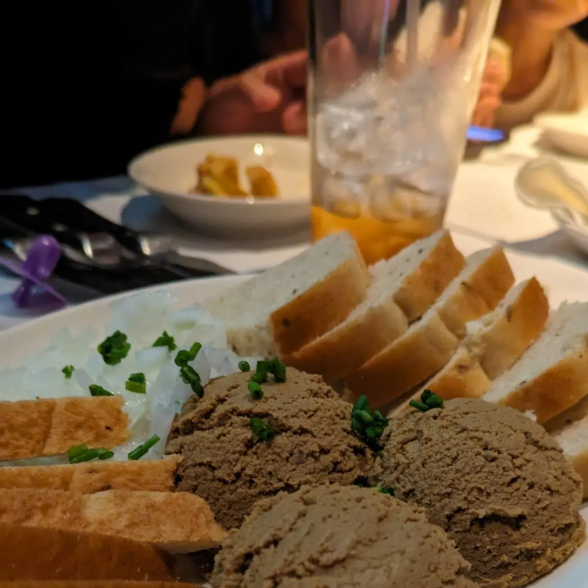 Chopped Liver Pint Onions & Rye Bread
