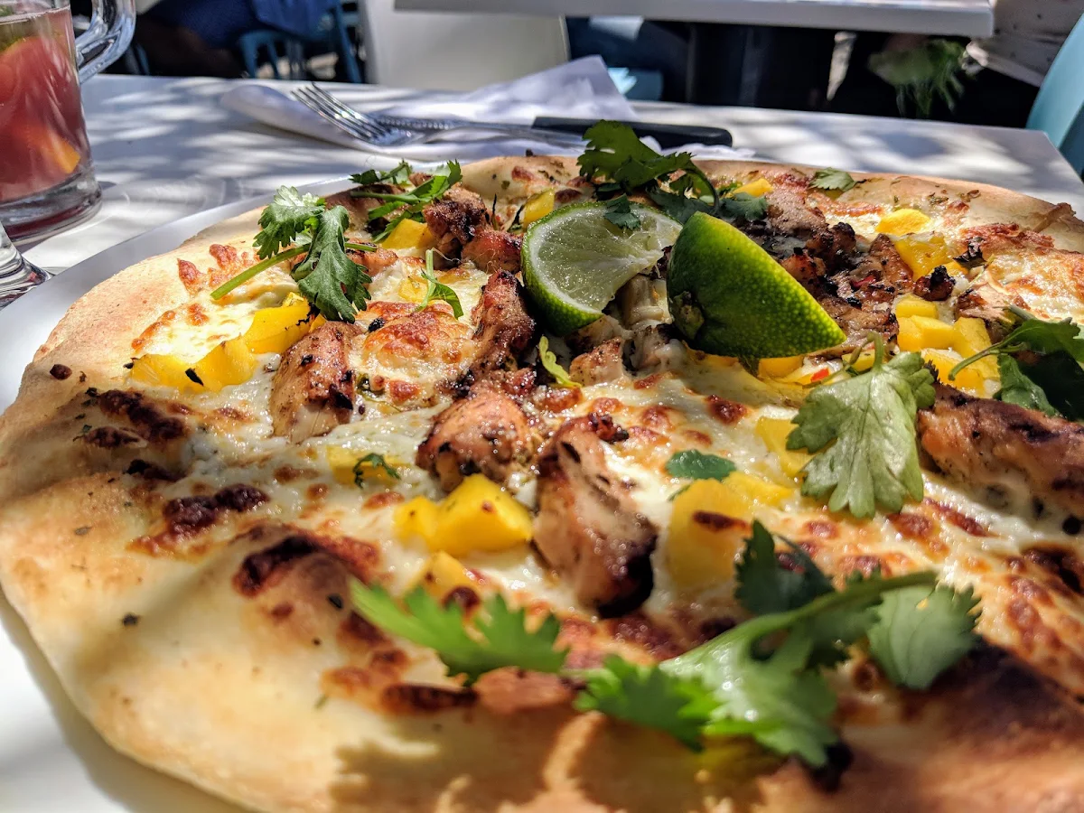 Chicken Mango Pizza, Restaurant Violet Angel