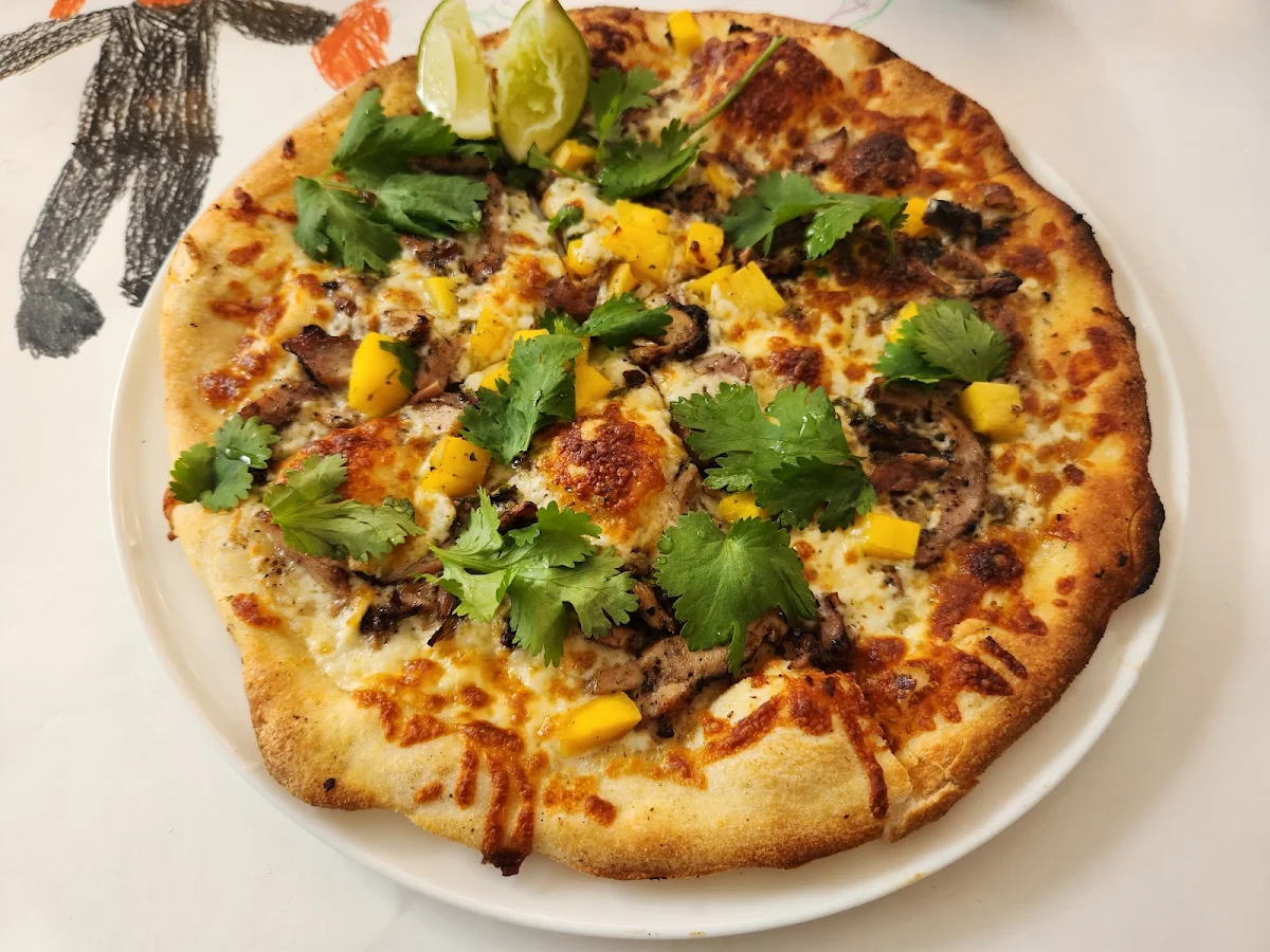 Mango Chicken Pizza, Restaurant Violet Angel