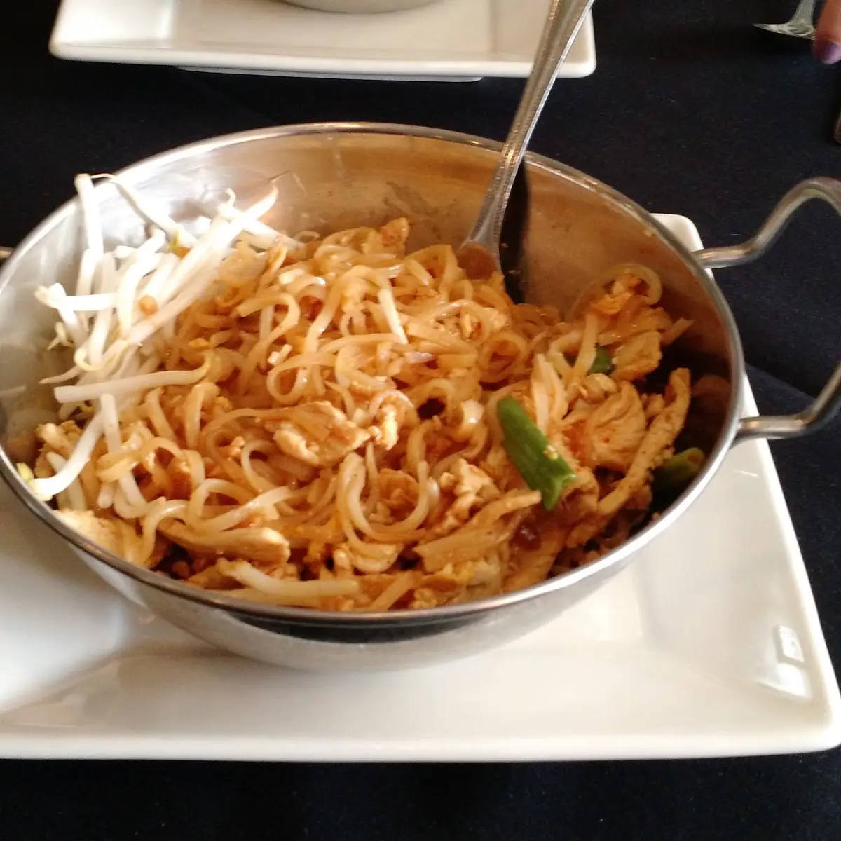 L Pad Thai