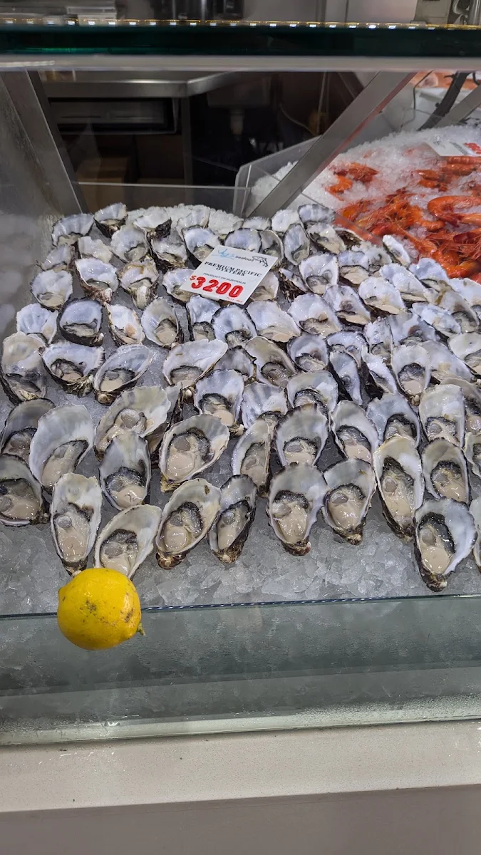 Dozen Oysters, Aces Seafood