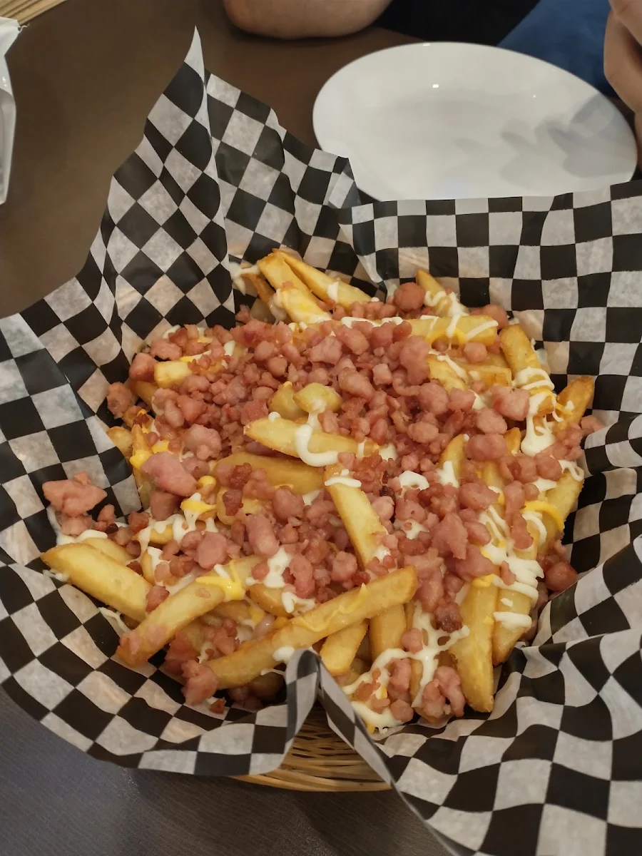 Bacon and Cheddar Fries, Wing Station