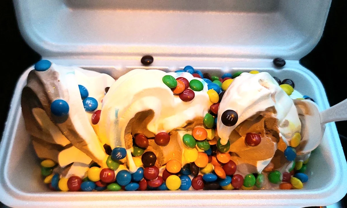 Large Soft Serve Twist w M&ms