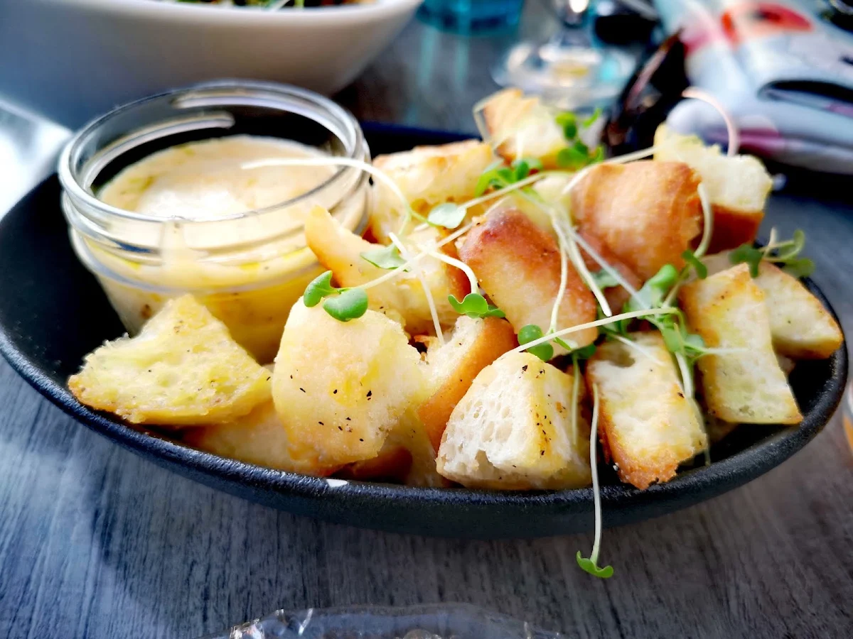 Bread with Jack Daniel's Cheese Fondue, Bistro Le St-Charles