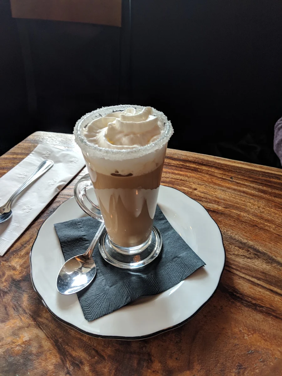Café Baileys, Bistro Le St-Charles