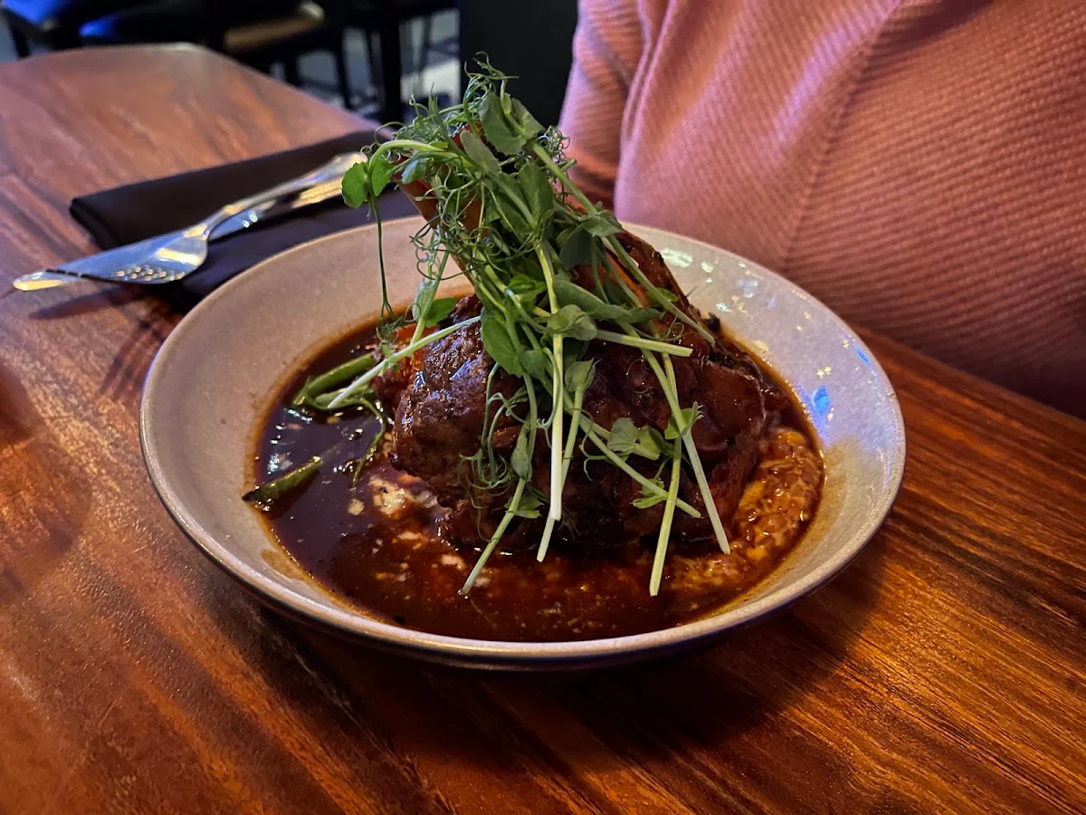 Jarret De Porc Braisé, Bistro Le St-Charles