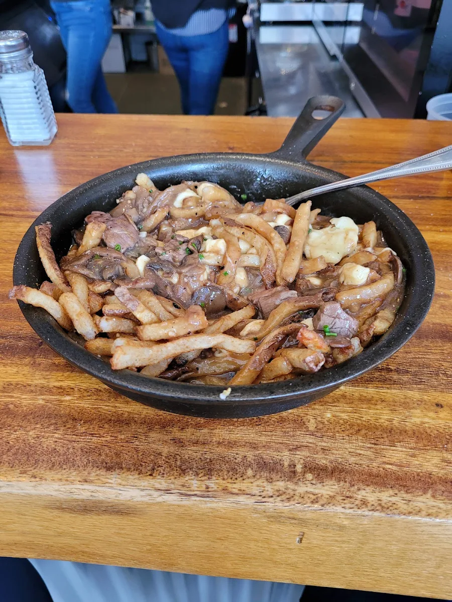 Poutine St-Charles, Bistro Le St-Charles