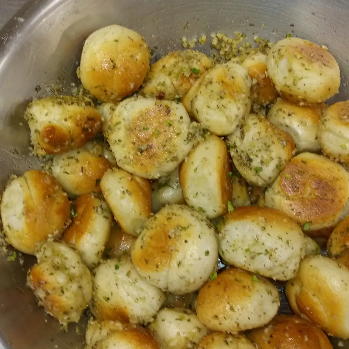 Garlic Knots with Tomato Sauce