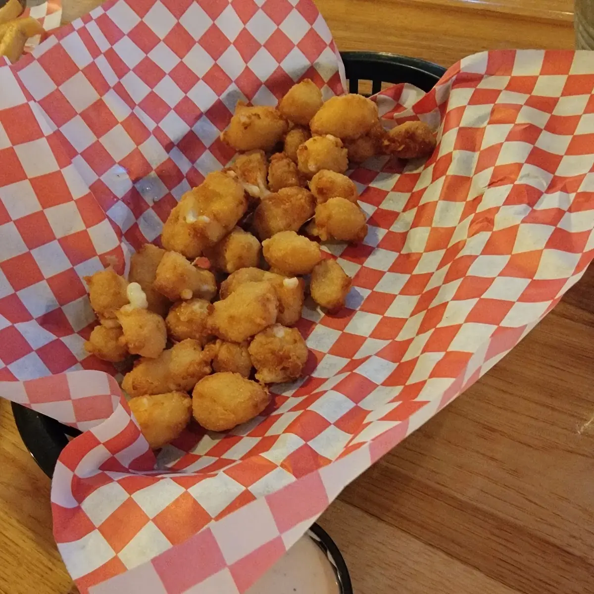 Fried Cheese Curds with Dip
