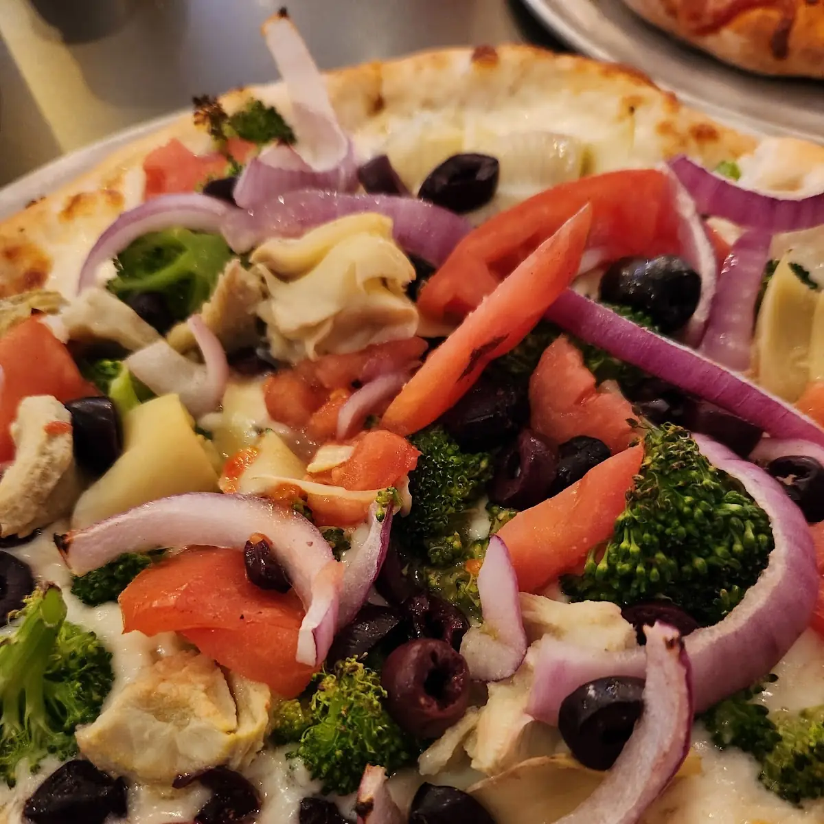 White Garlic Veggie Pizza