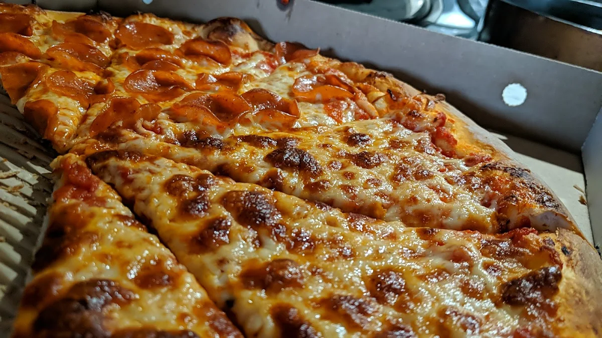 Half-Pepperoni Half Cheese Pizza Well-Done, Pizza Nova
