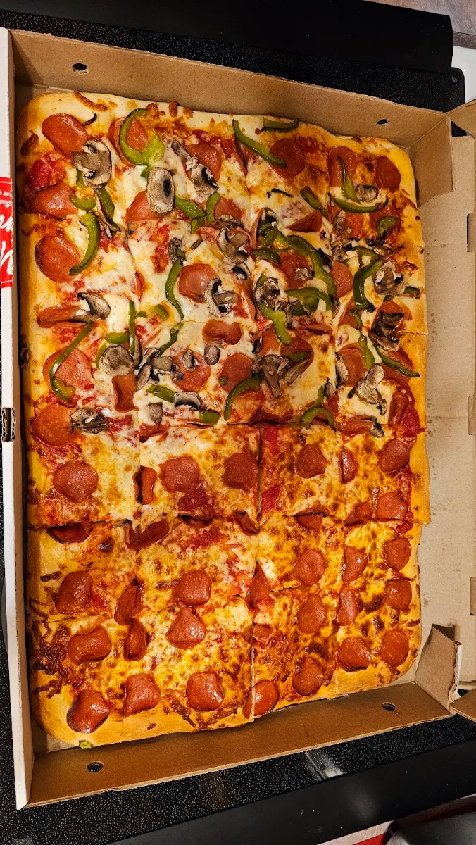 Party Pizza Half Pepperoni Half Deluxe, Pizza Nova