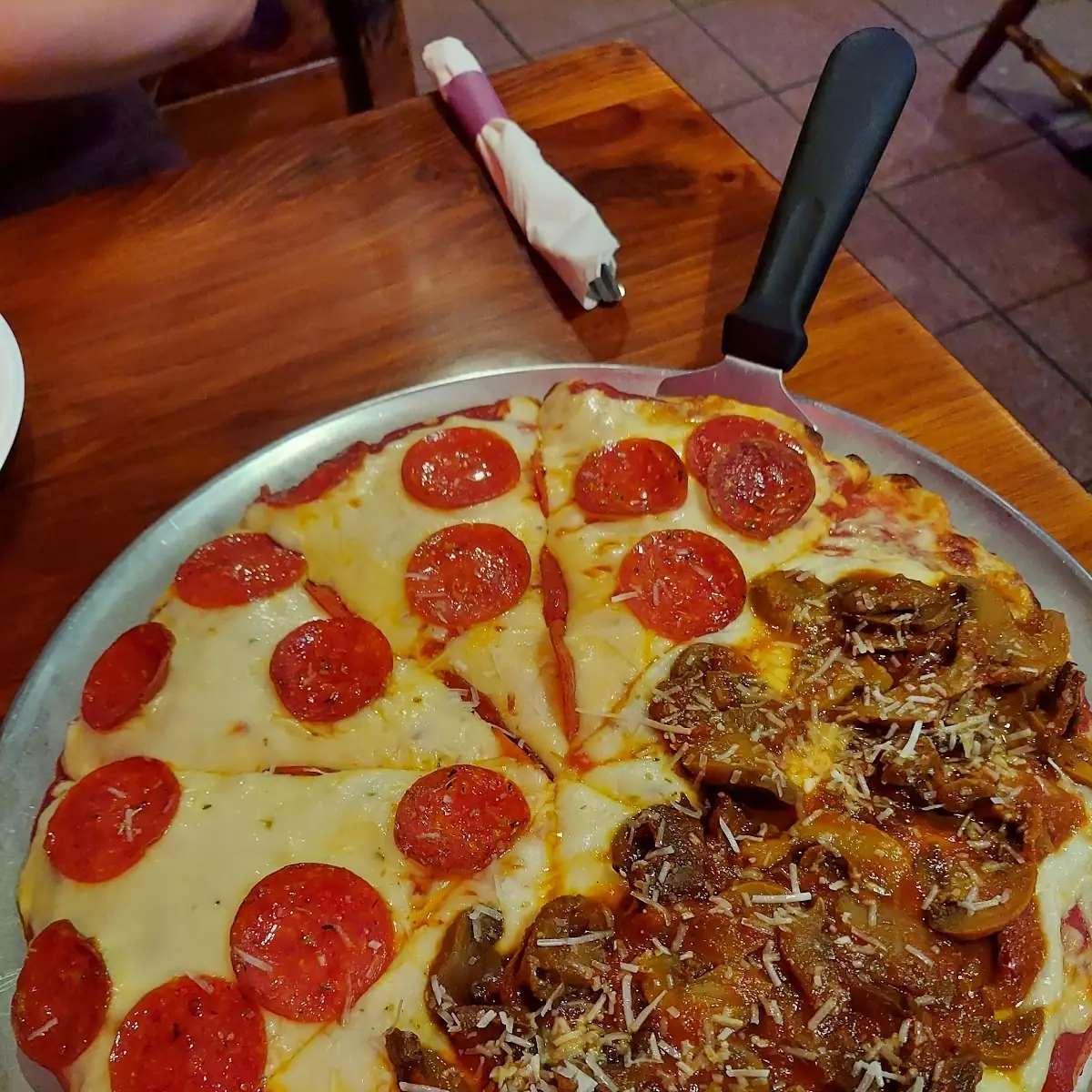 8 Cut Round Pizza