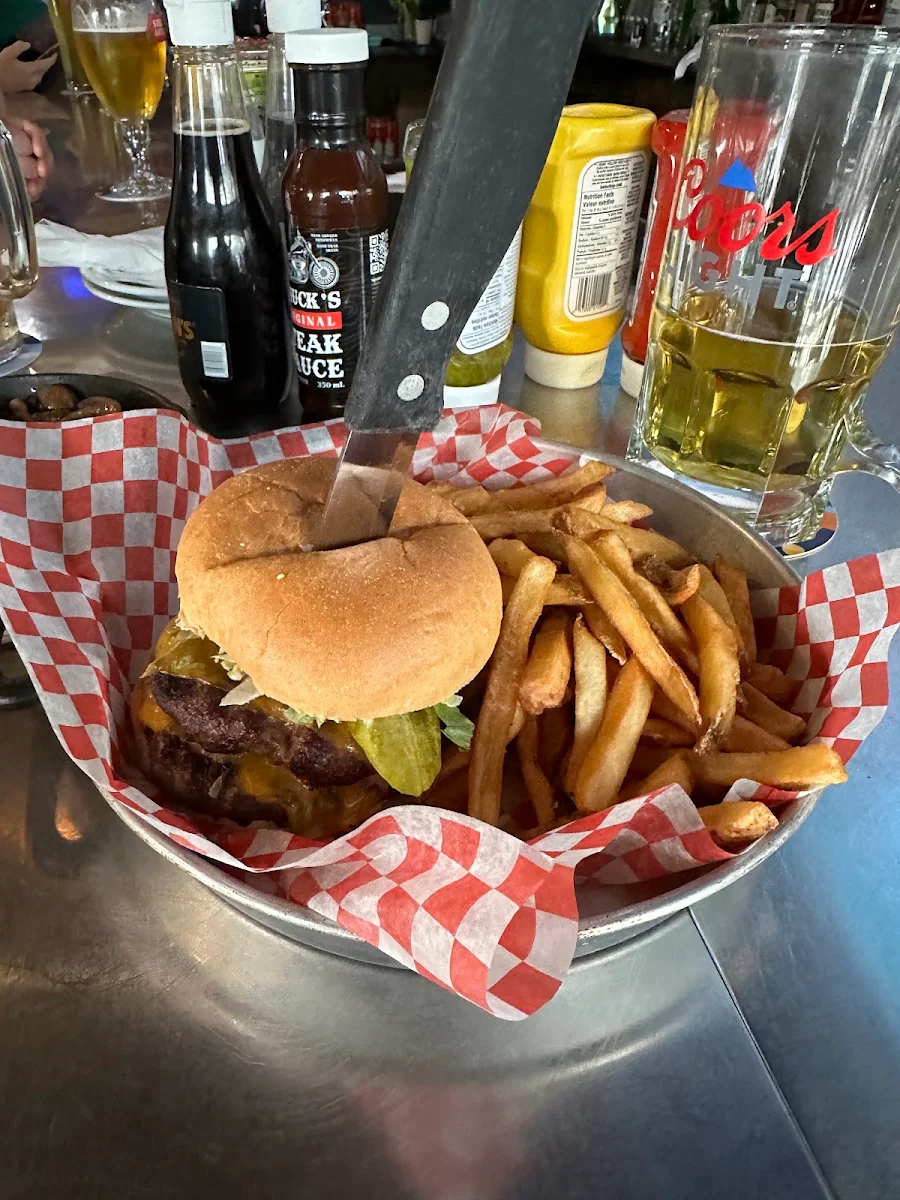 Hamburger, Chuck's Roadhouse Bar and Grill