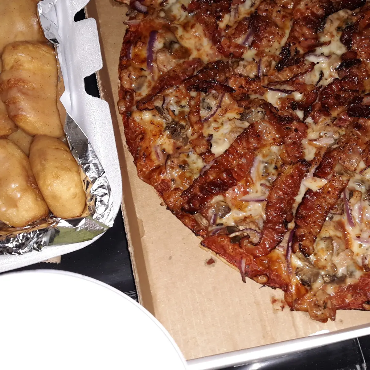 Deluxe Pizza