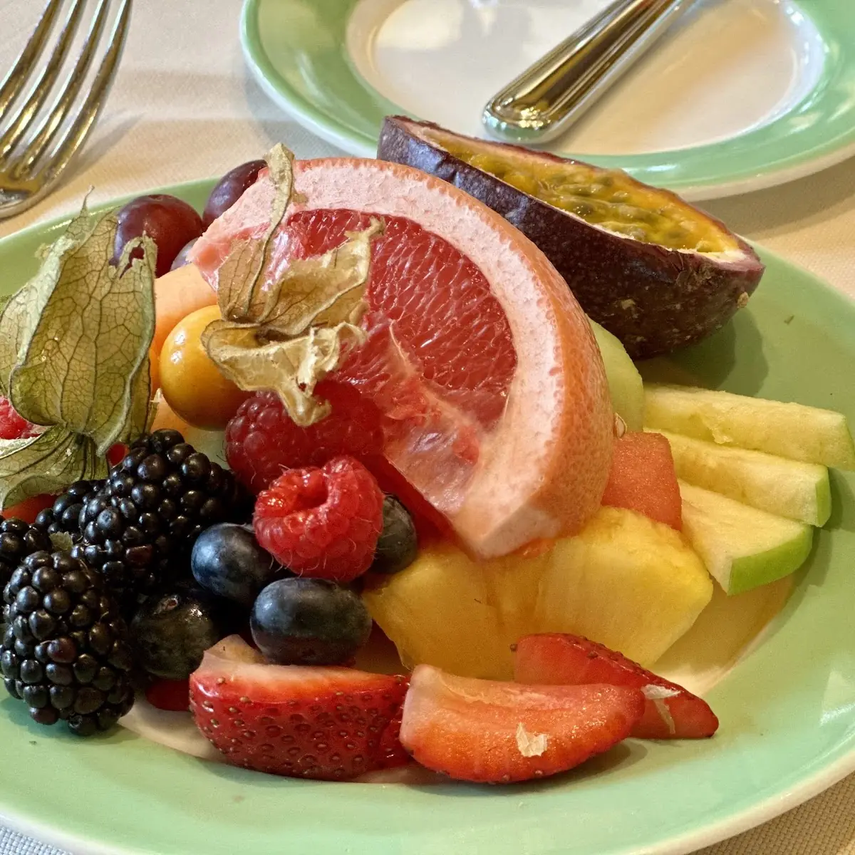 Seasonal Fresh Sliced Fruit