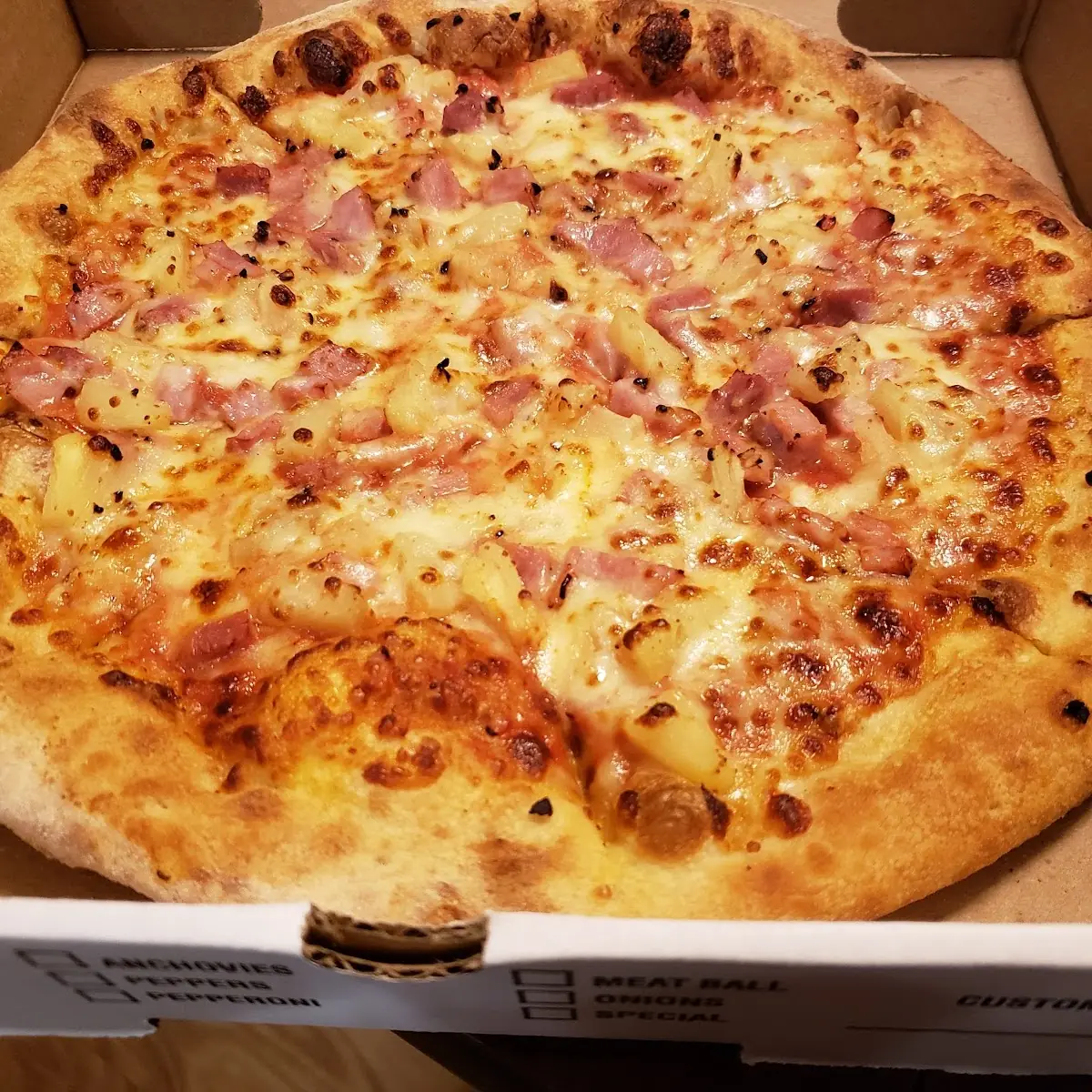 Medium Hawaiian Pizza