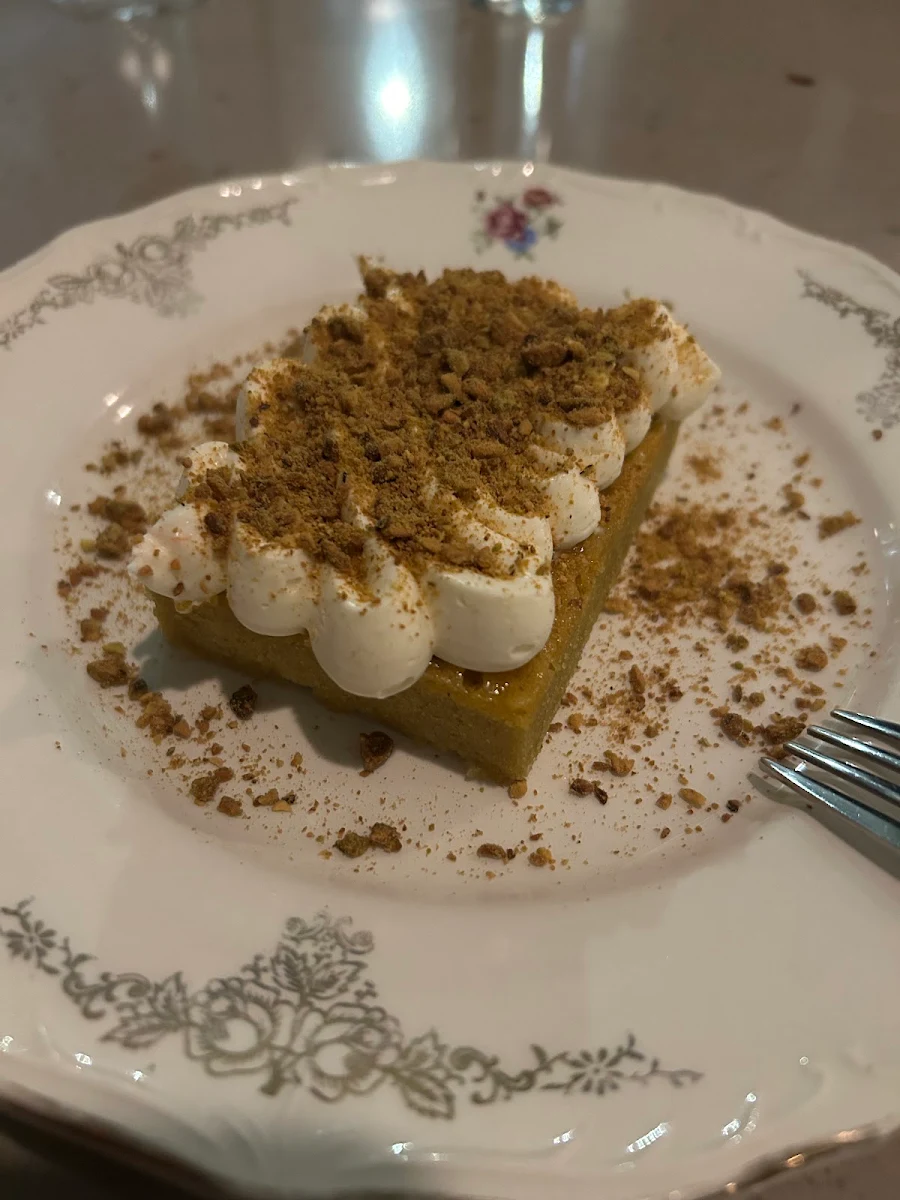 Pistachio Cake, Leila