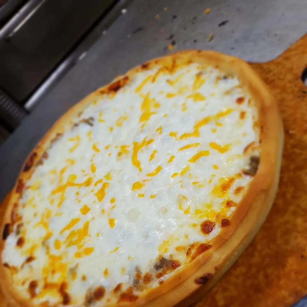 Mac N Cheese Pizza