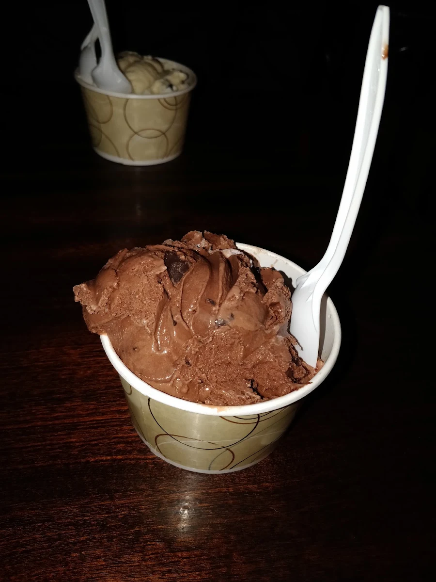 Chocolate w Strawberry Ice Cream