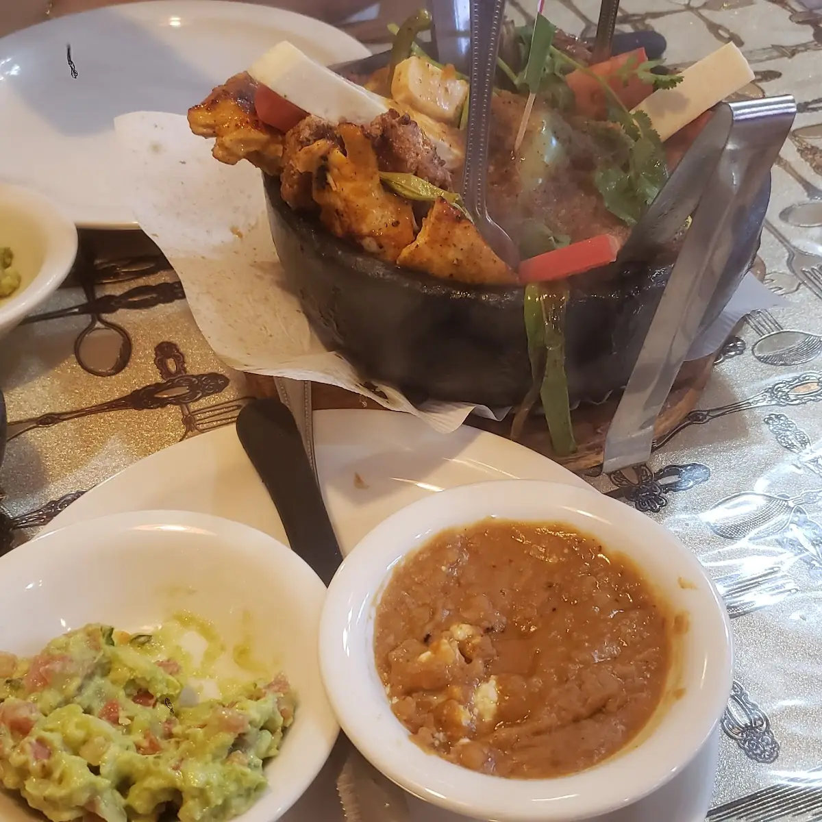 Parrillada Mixta En Molcajete