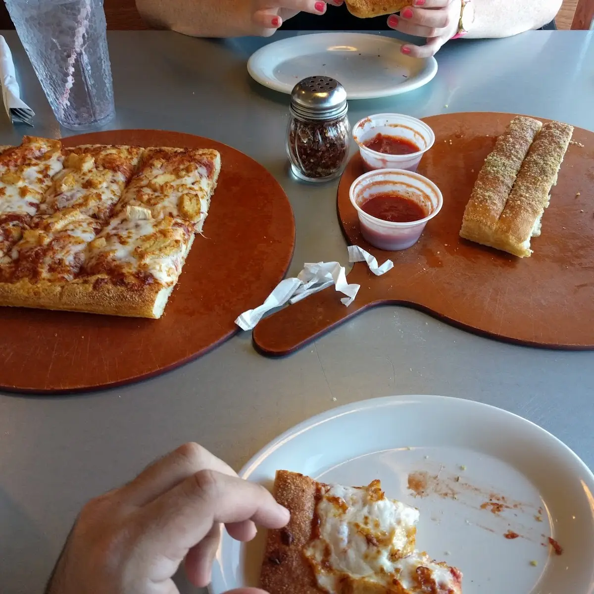Box Dinner with Bread Sticks