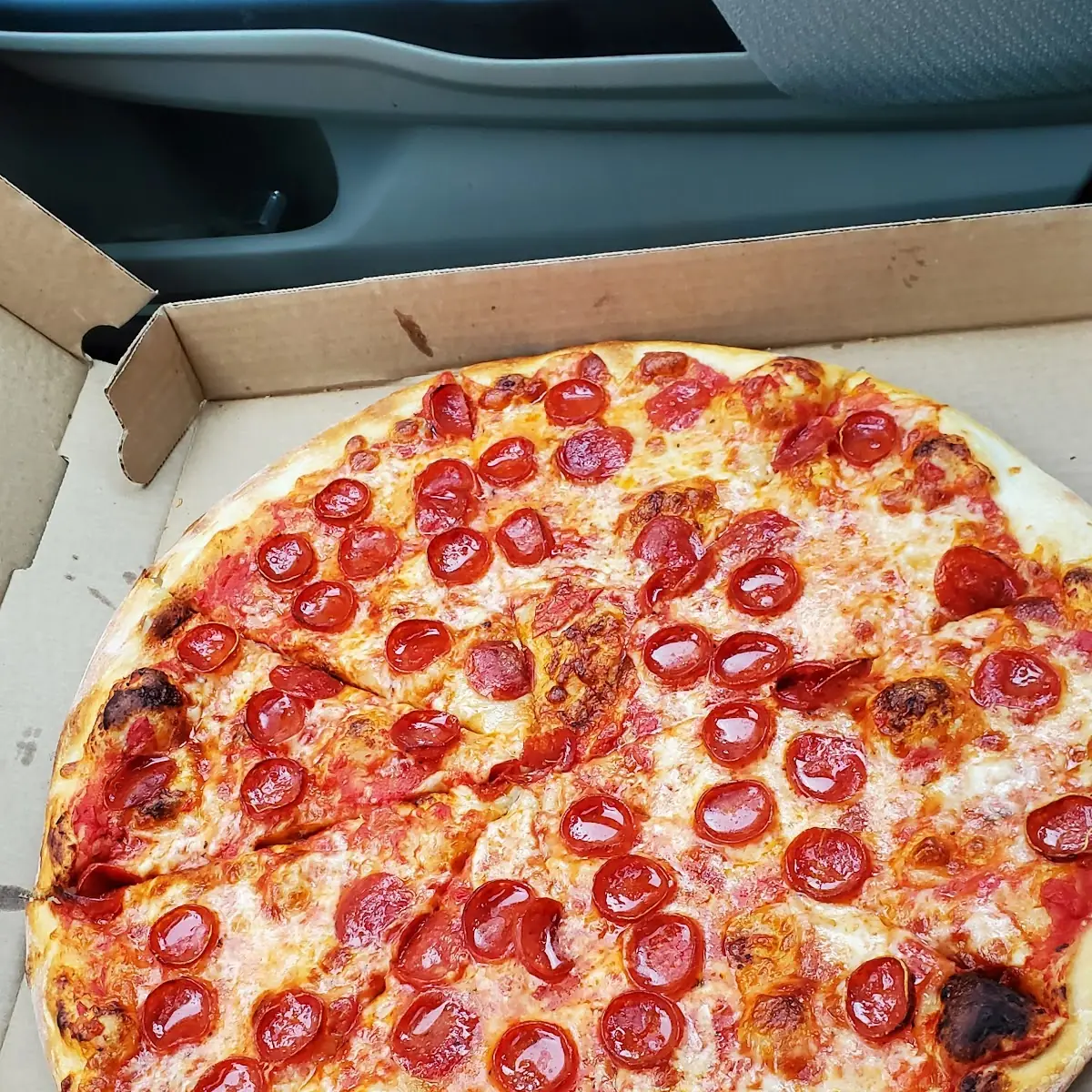 Large Pepperoni Pizza