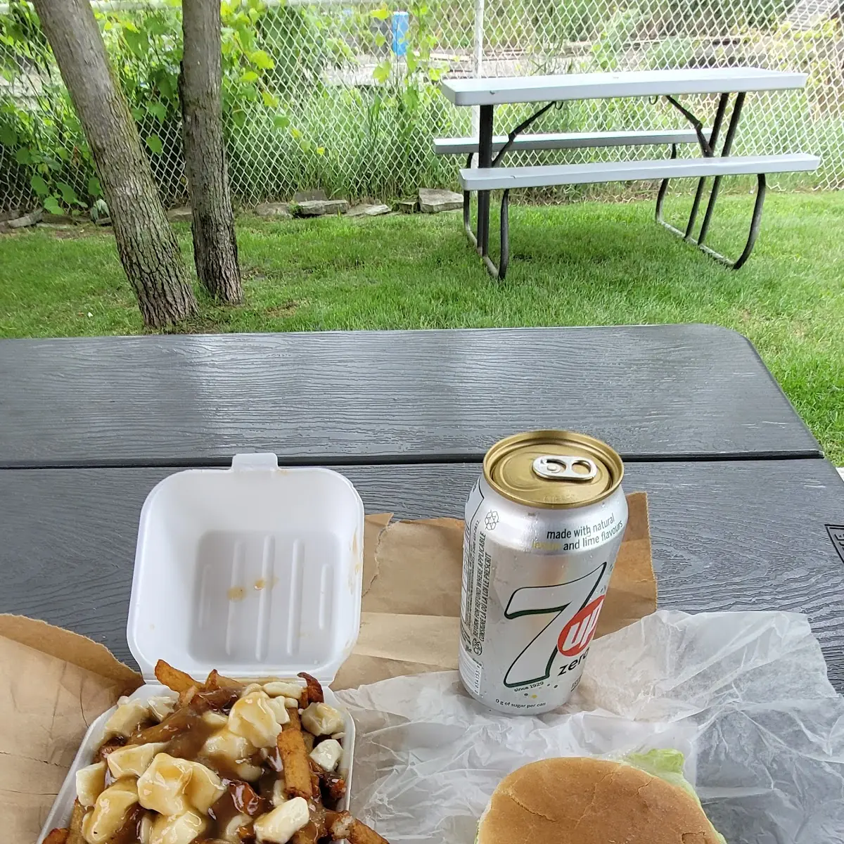 Buger Poulet Et Poutine