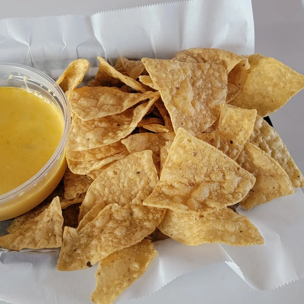 Chile Chips & Queso
