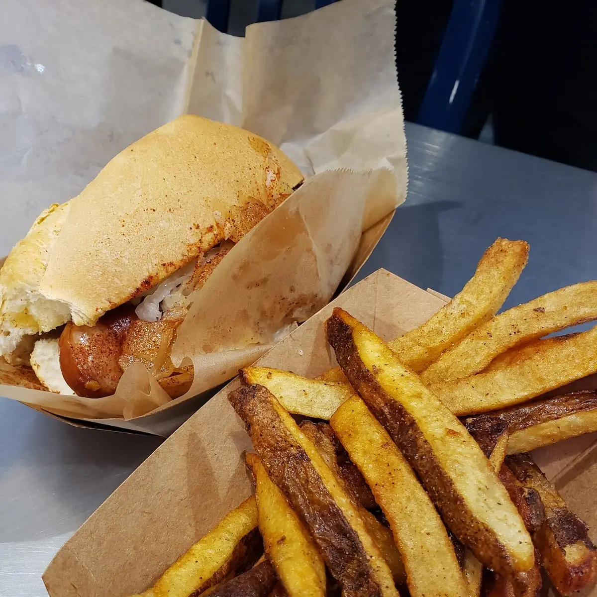 Currywurst Mit Pommes Frites