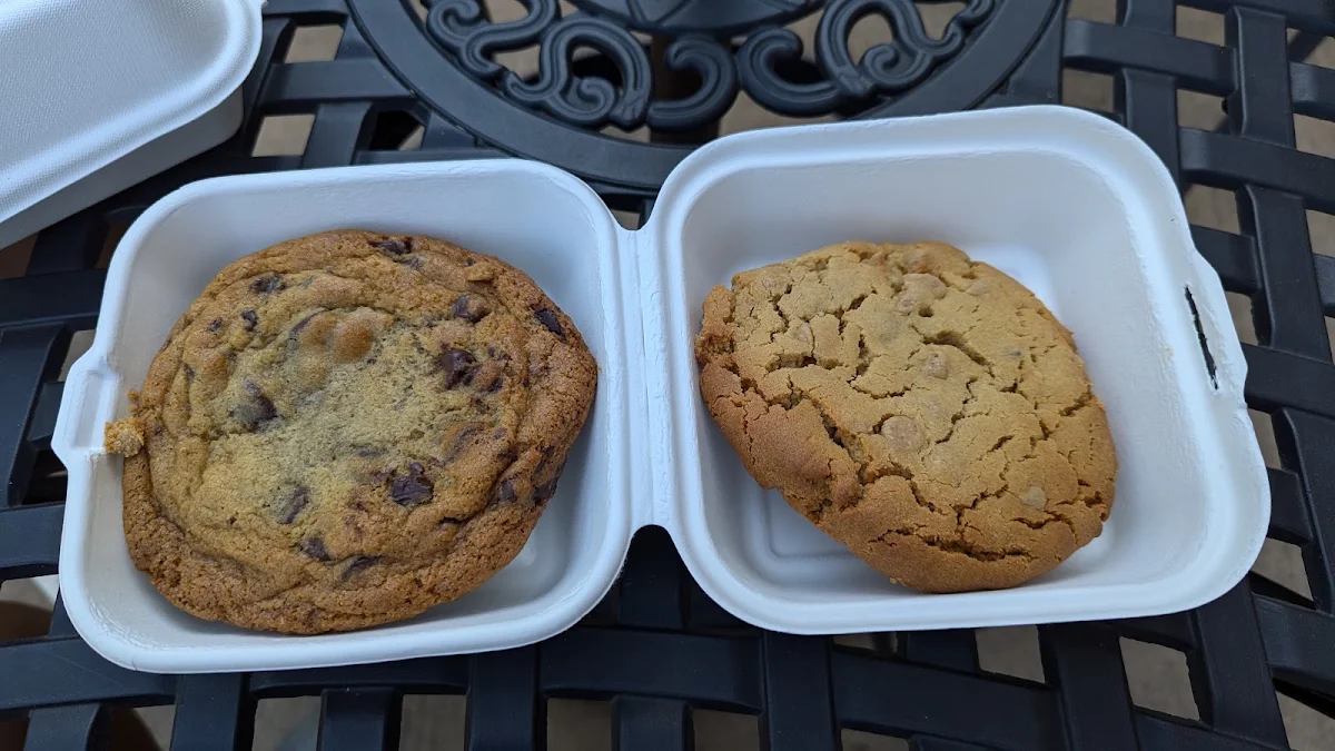 Chocolate Chip Cookie and Peanut Butter Cookie