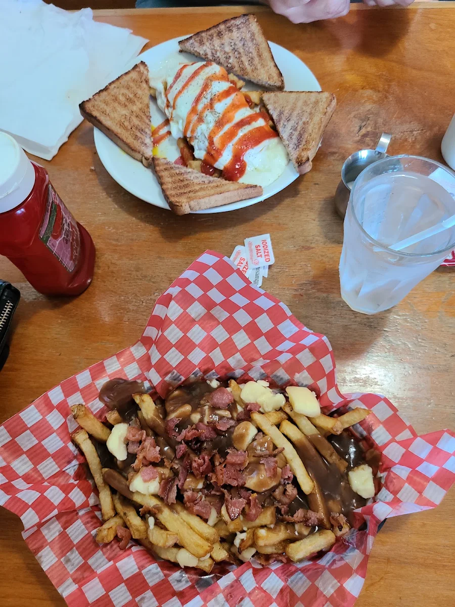 Breakfast Poutine