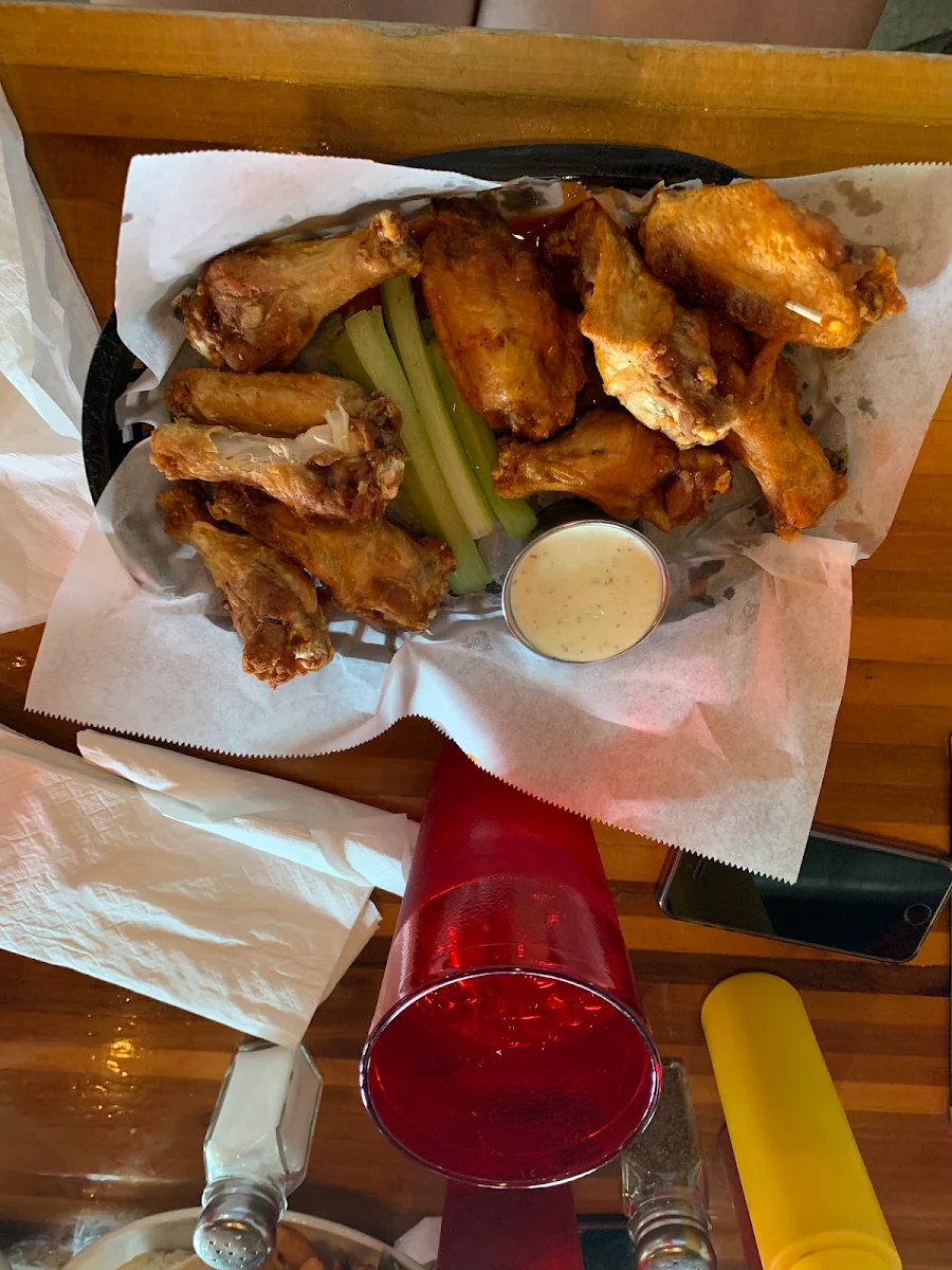 BBQ Wings w Fries