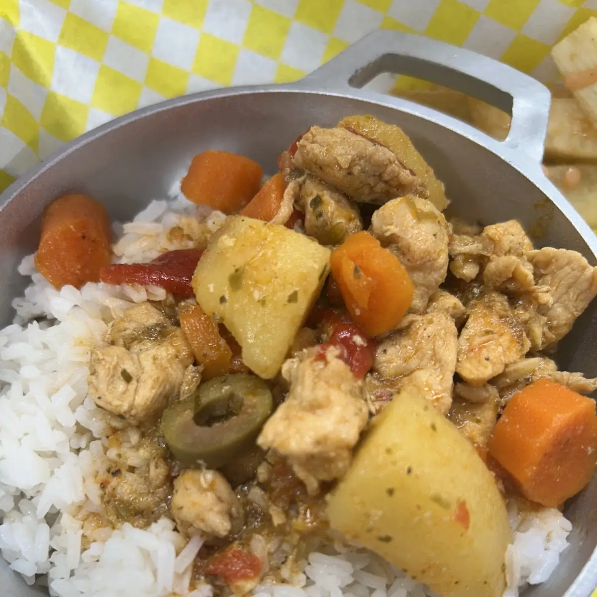 Pollo Guisado