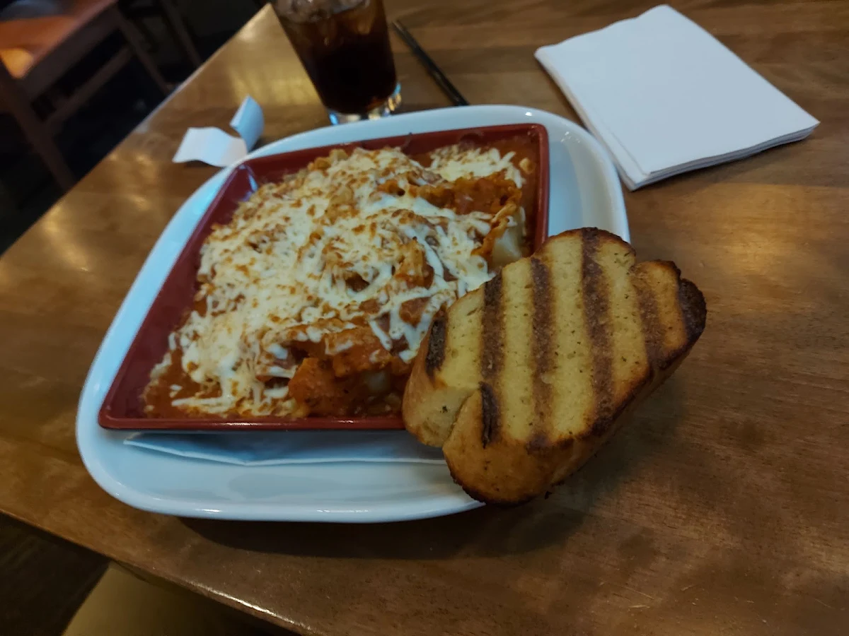 Boston's Lasagna, Boston Pizza