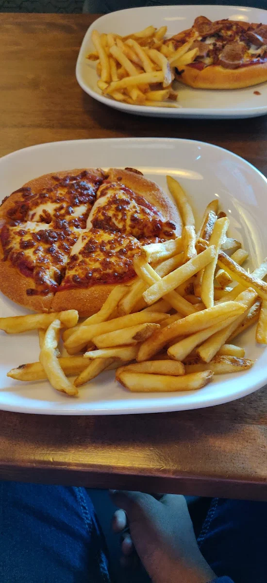 Cheese Pizza, Boston Pizza