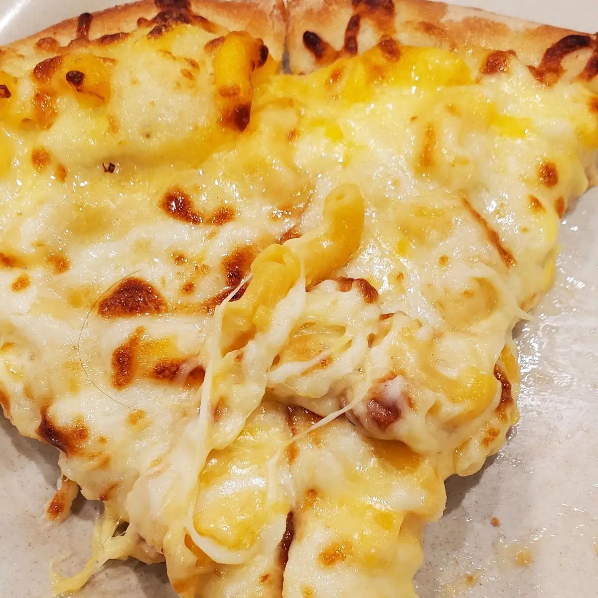 Mac and Cheese Pizza