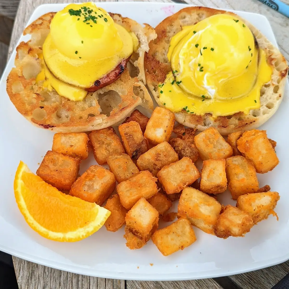 lg's Eggs Benedict