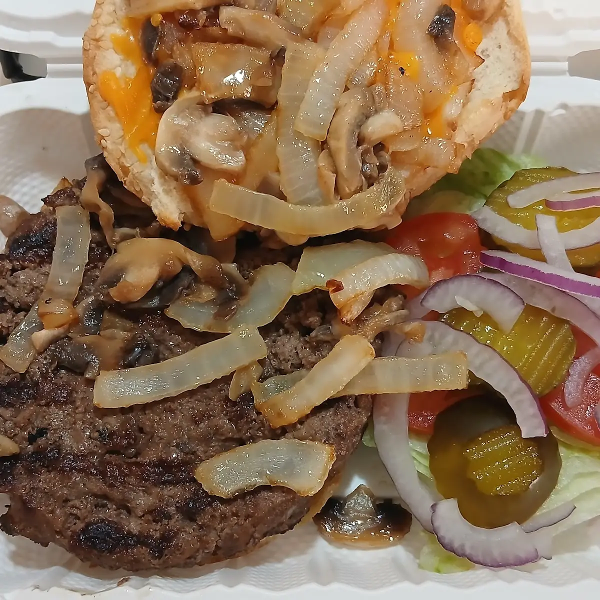 Cella Luna Burger