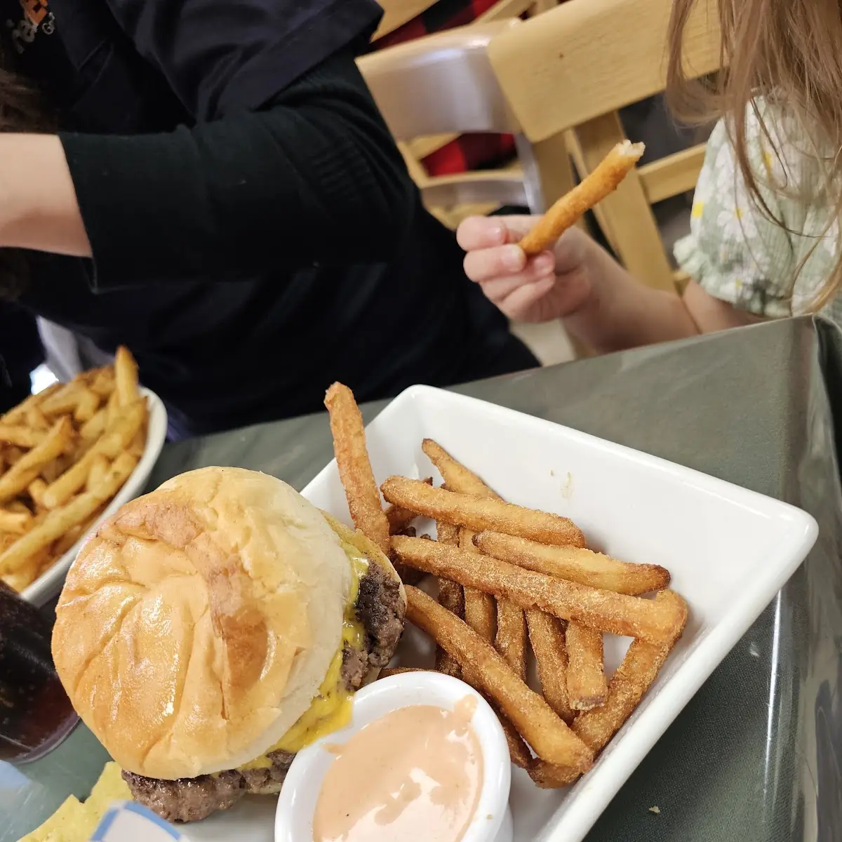 Kids Cheeseburger
