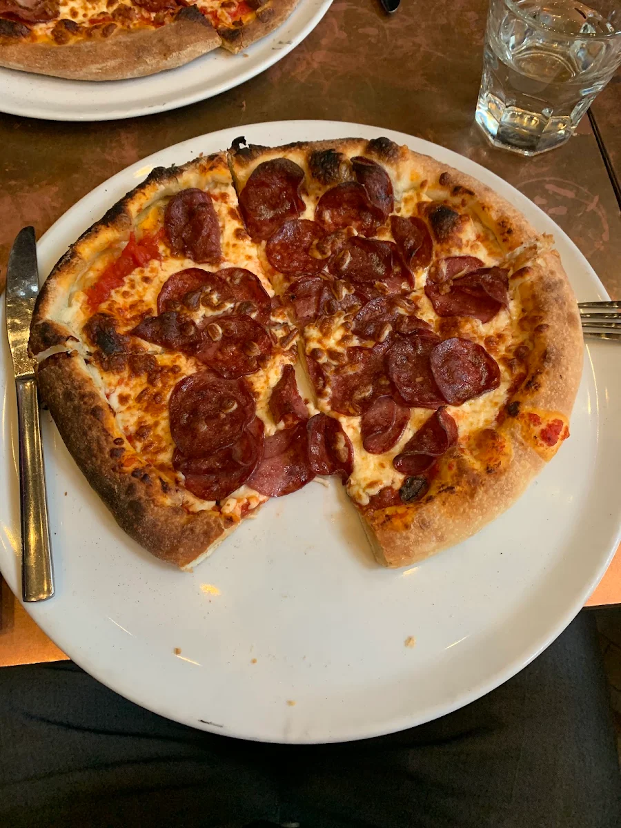 Pepperoni Pizza with Melted Cheese, Birra