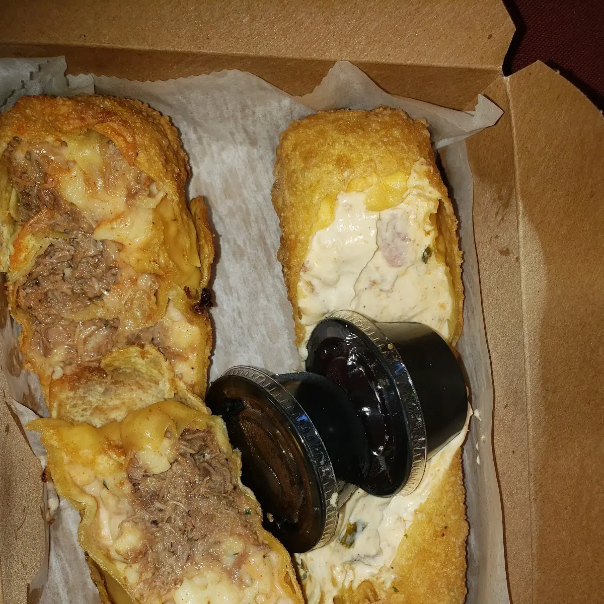 Roast and Mac N Cheese Eggroll