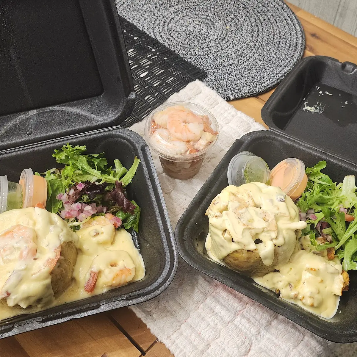 Mofongo Con Camarones En Salsa De Queso Fundido