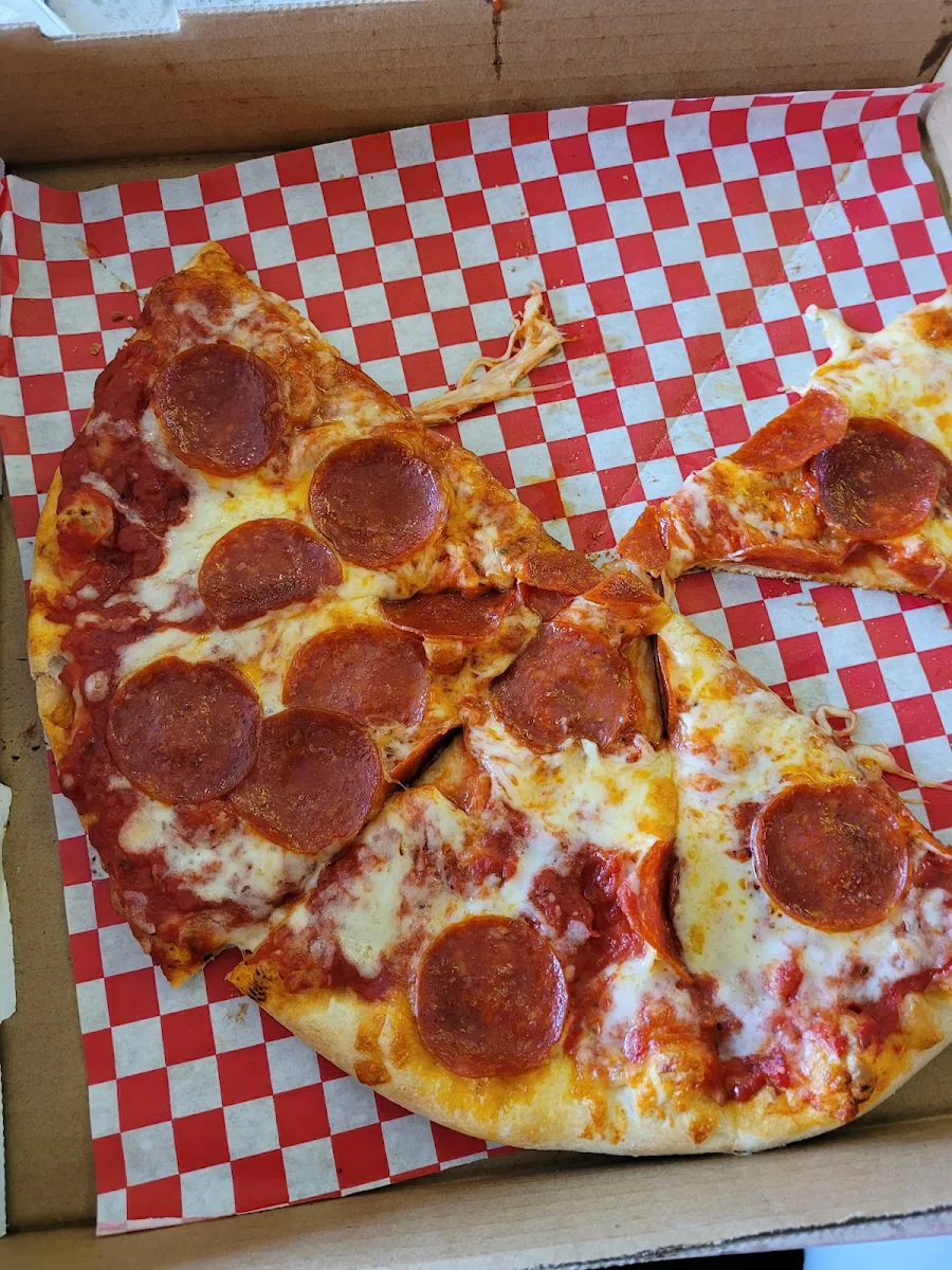 Large Pepperoni Pizza