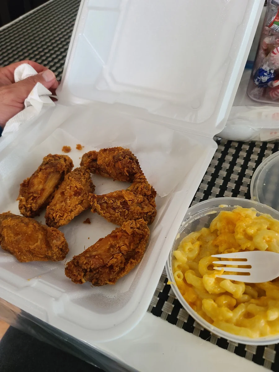 Plain Wings with the Baked Mac and Cheese